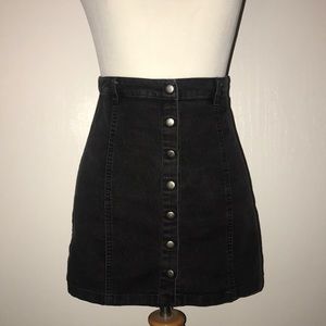 Black High-Waisted Button-Up Stretchy Denim Skirt